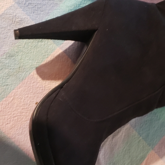 Boots - Picture 3 of 5